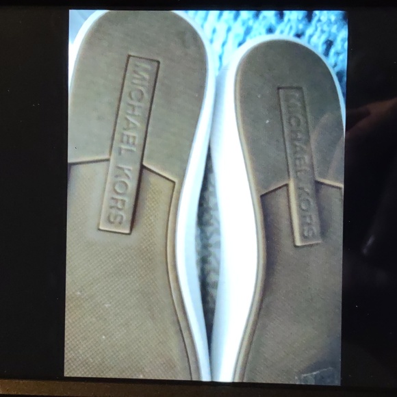 EUC Michael Kors Ivory/ Gold 9 M Women’s Sneakers - Picture 3 of 6